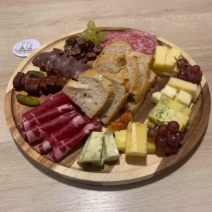 photo de la planchette charcuterie et fromages